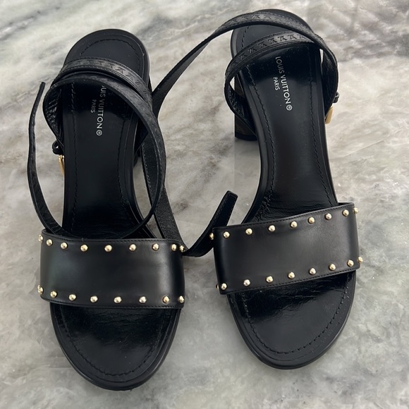 Louis Vuitton heels. Worn once and in prestine condition. Size 37. Beauties!! - Picture 3 of 7